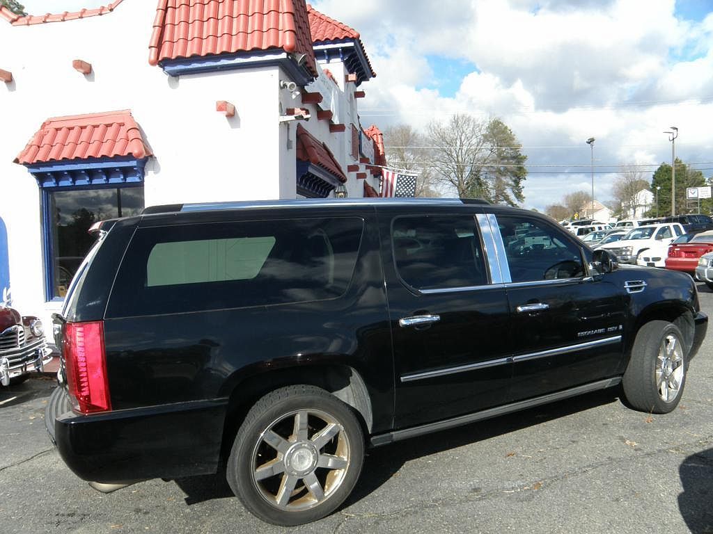 2008 Cadillac Escalade ESV image 1