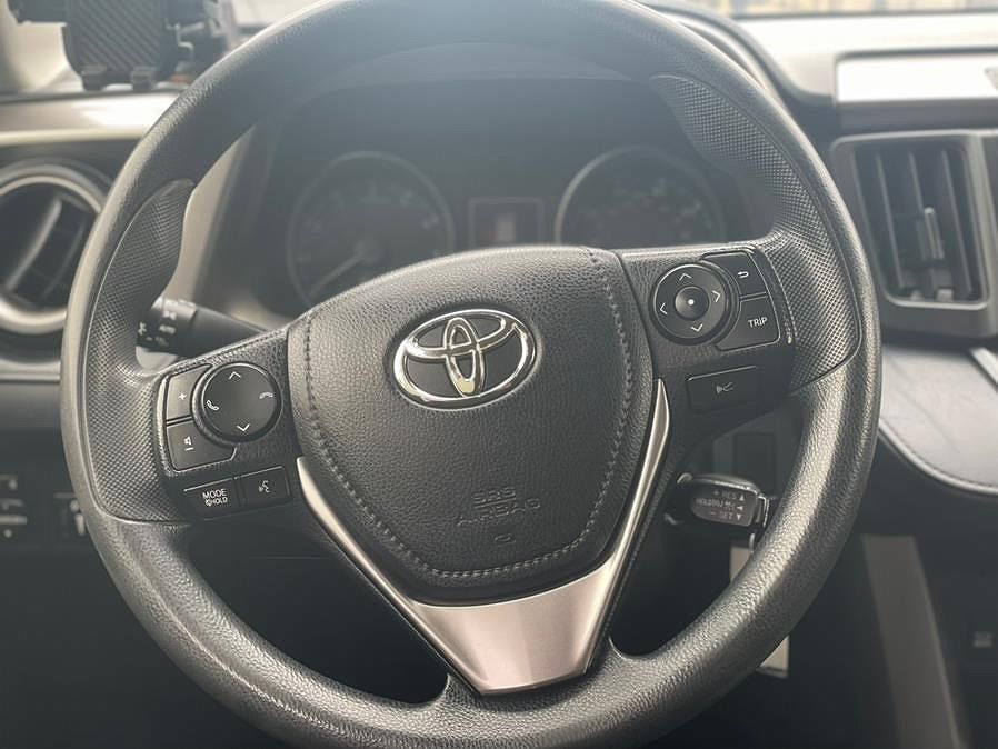 2018 Toyota RAV4 LE image 7