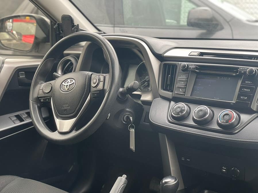 2018 Toyota RAV4 LE image 8