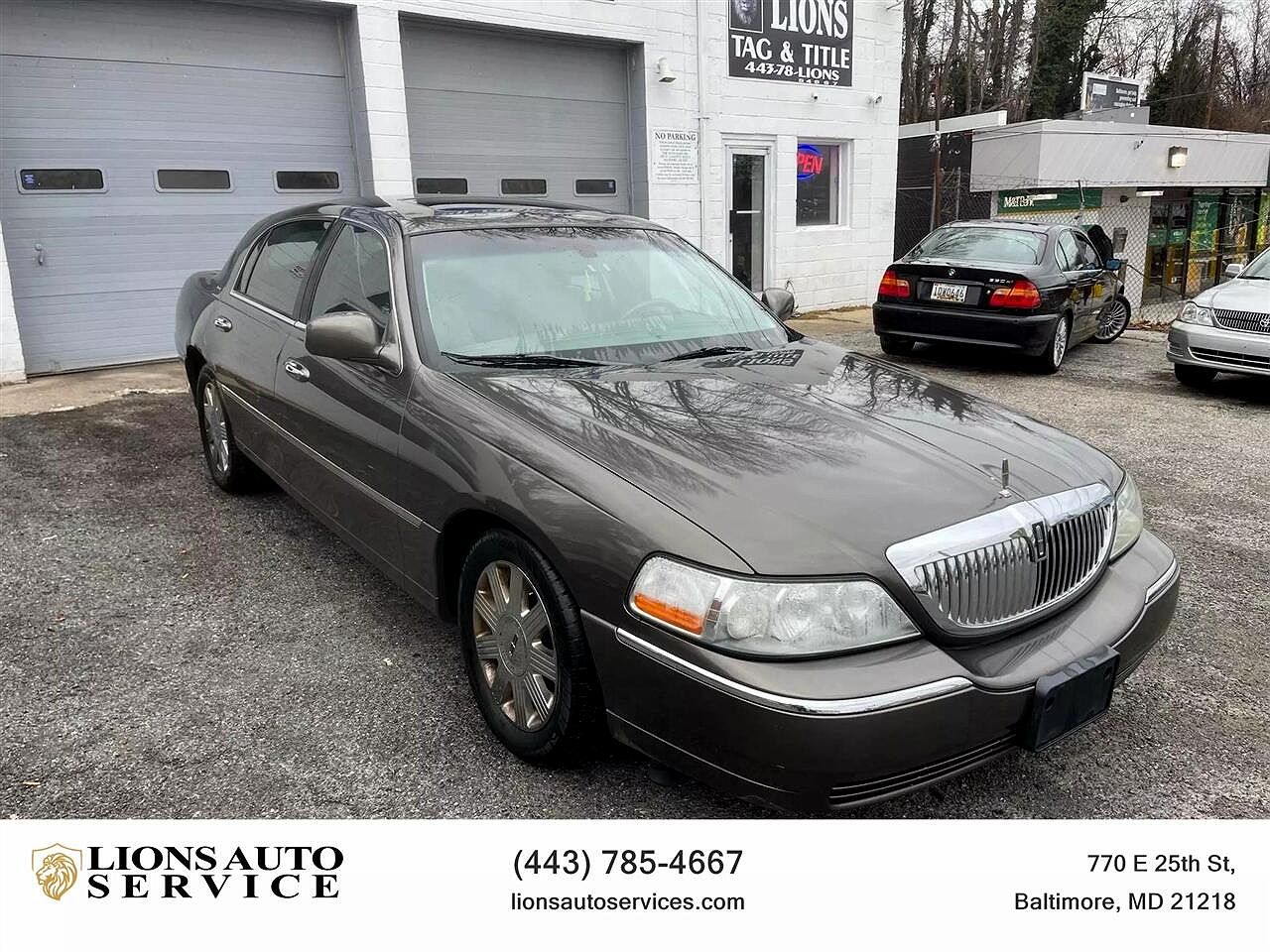 2004 Lincoln Town Car Ultimate image 1