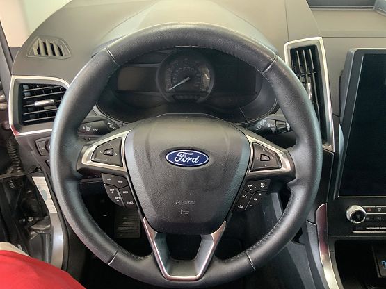 2024 Ford Edge Titanium photo 8