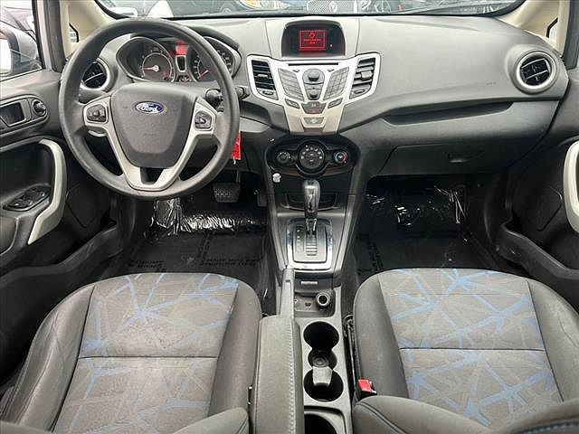 2013 Ford Fiesta SE image 9