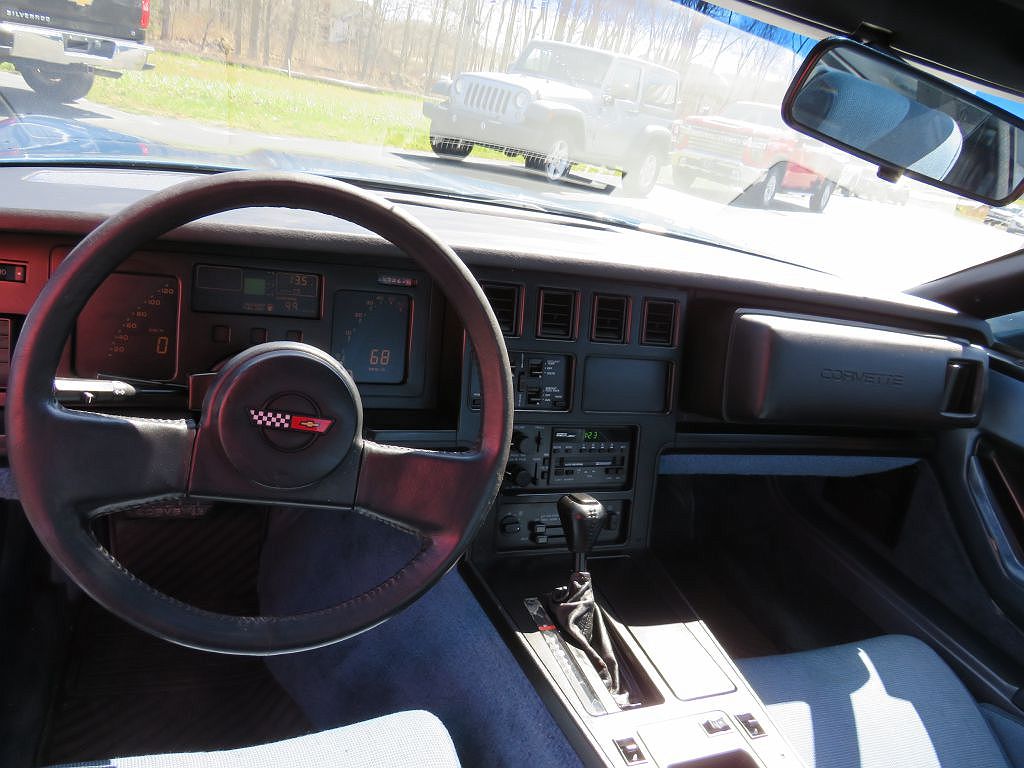 1985 Chevrolet Corvette null image 12