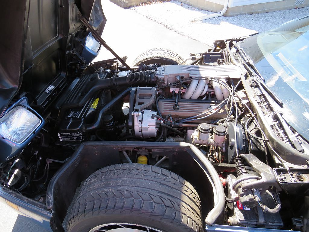 1985 Chevrolet Corvette null image 31
