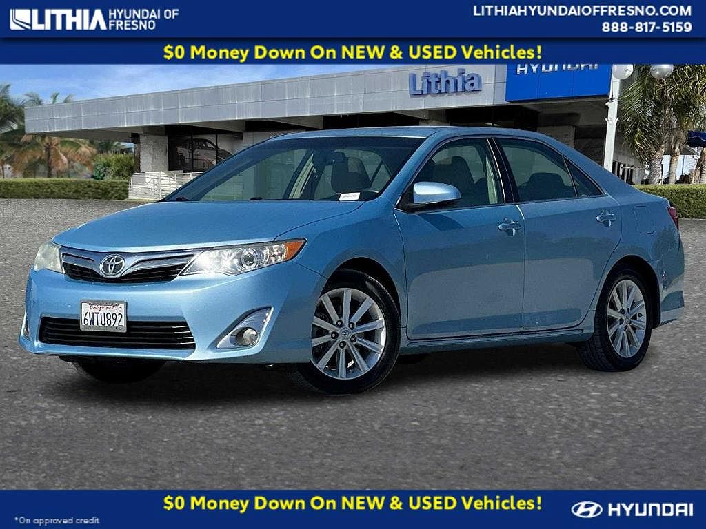 2013 Toyota Camry XLE image 0