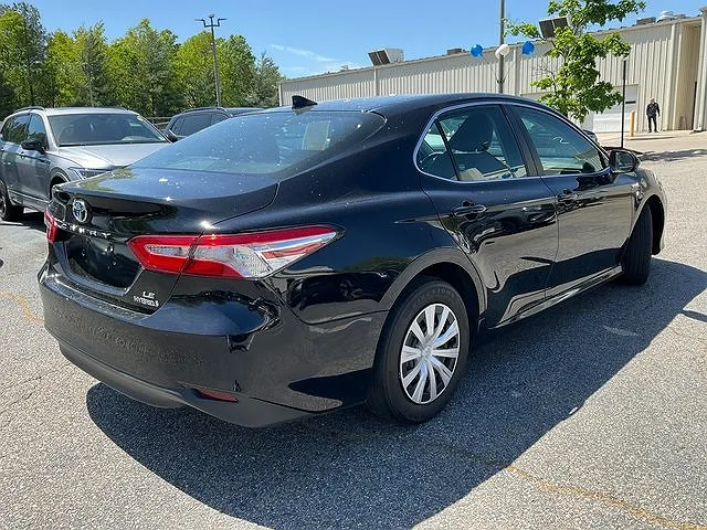 2020 Toyota Camry LE image 4