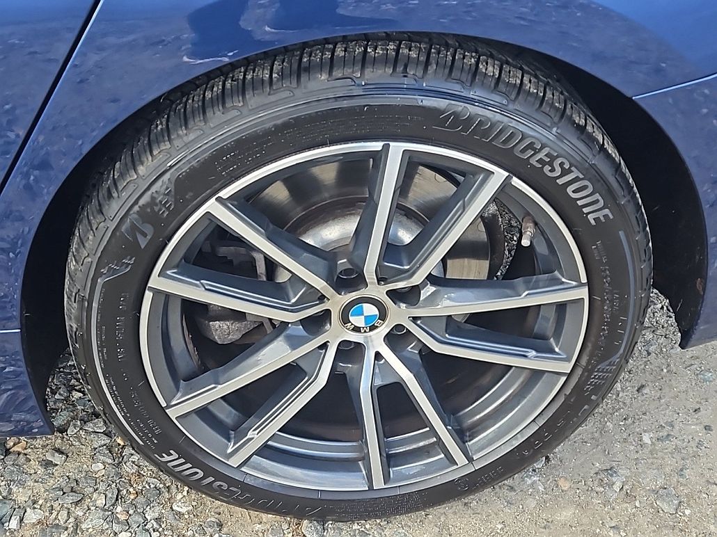 2021 BMW 3 Series 330i xDrive image 4