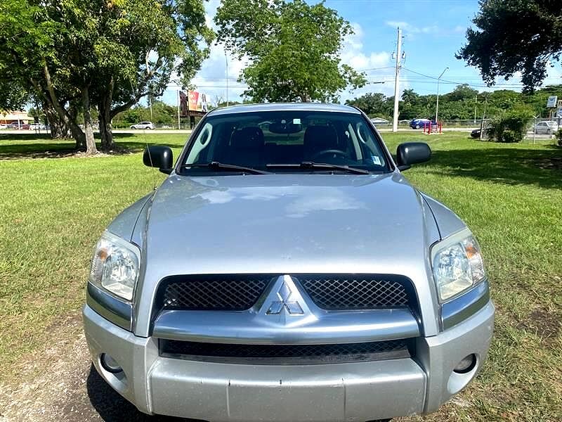 2006 Mitsubishi Raider XLS image 0