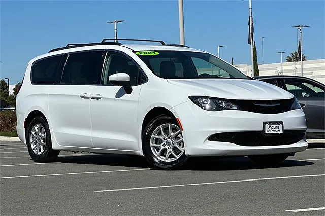 2021 Chrysler Voyager
