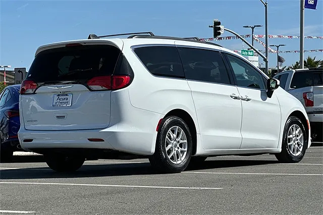 2021 Chrysler Voyager