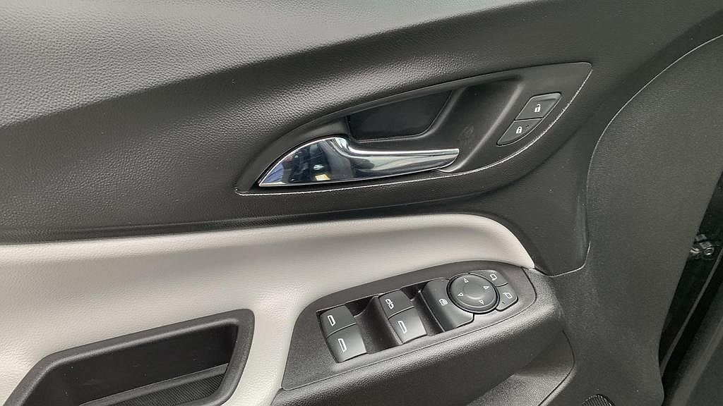 2019 Chevrolet Equinox LS image 5