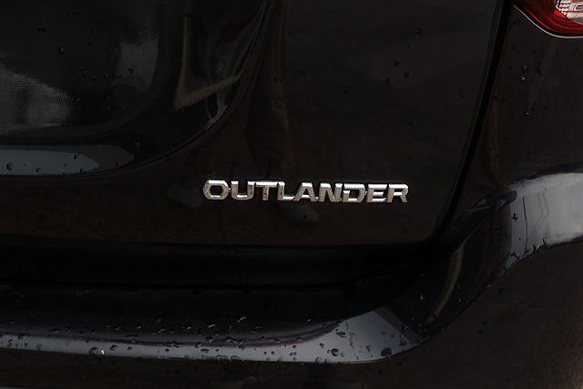 2017 Mitsubishi Outlander ES image 3