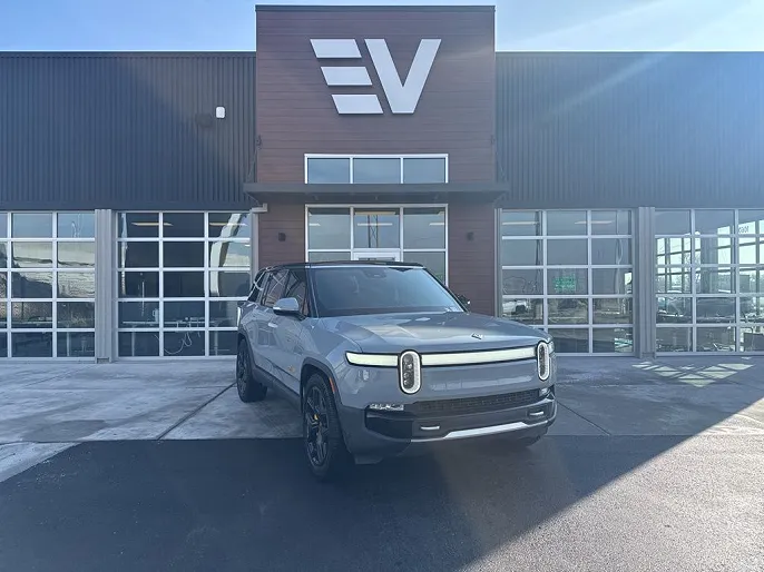 2022 Rivian R1S