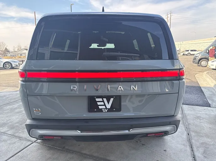 2022 Rivian R1S