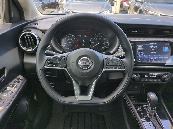 2021 Nissan Kicks SV photo 11