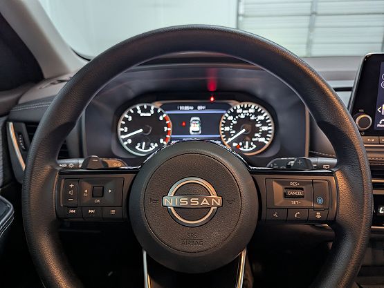 2023 Nissan Rogue SV photo 2