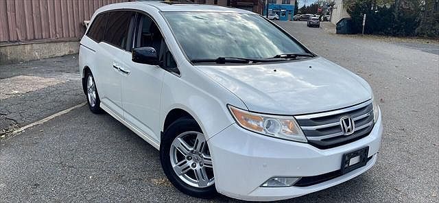 2013 Honda Odyssey Touring image 0