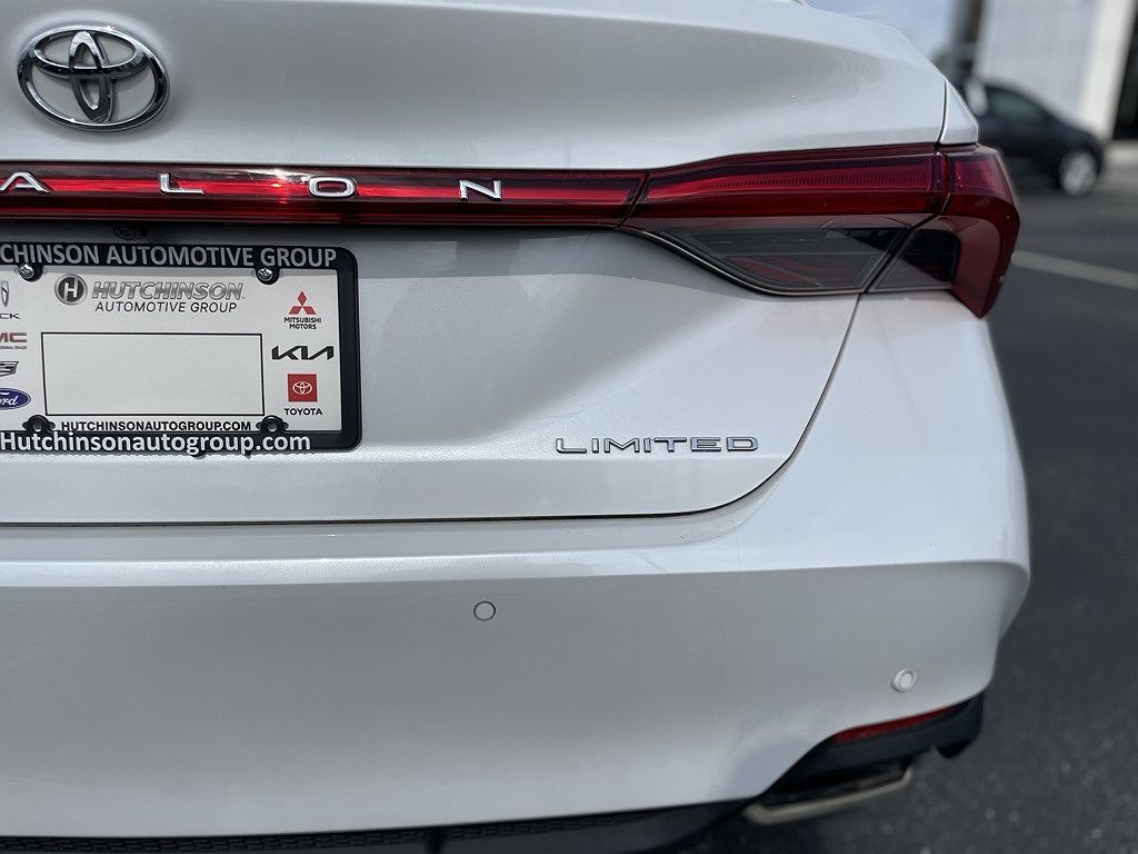 2022 Toyota Avalon Limited Edition image 4