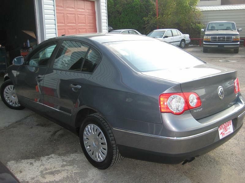 2006 Volkswagen Passat Value Edition image 2