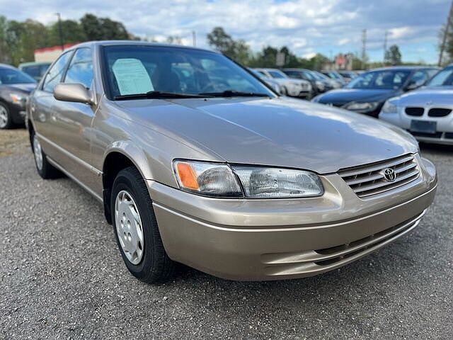 1997 Toyota Camry LE image 0
