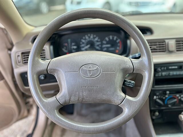 1997 Toyota Camry LE image 11