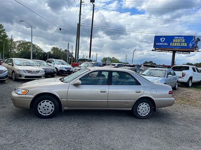 1997 Toyota Camry LE image 3