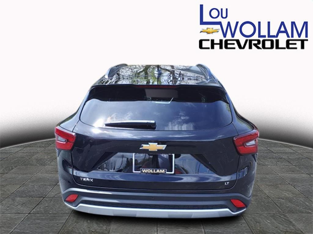 2024 Chevrolet Trax LT image 3