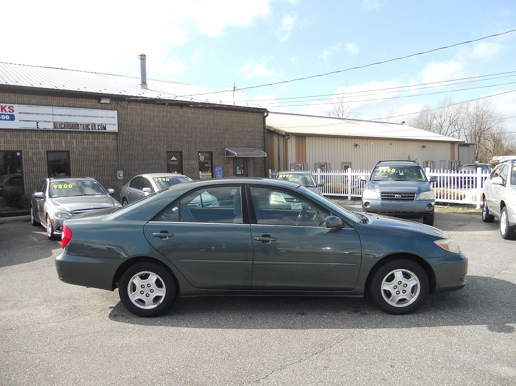 2003 Toyota Camry LE image 0