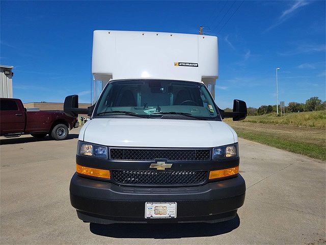 2021 Chevrolet Express 4500 image 1