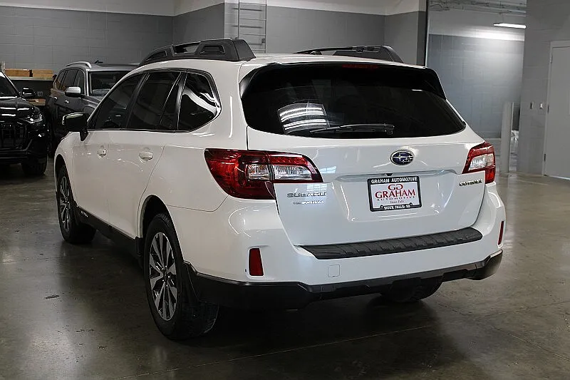 2015 Subaru Outback 2.5i Limited image 2