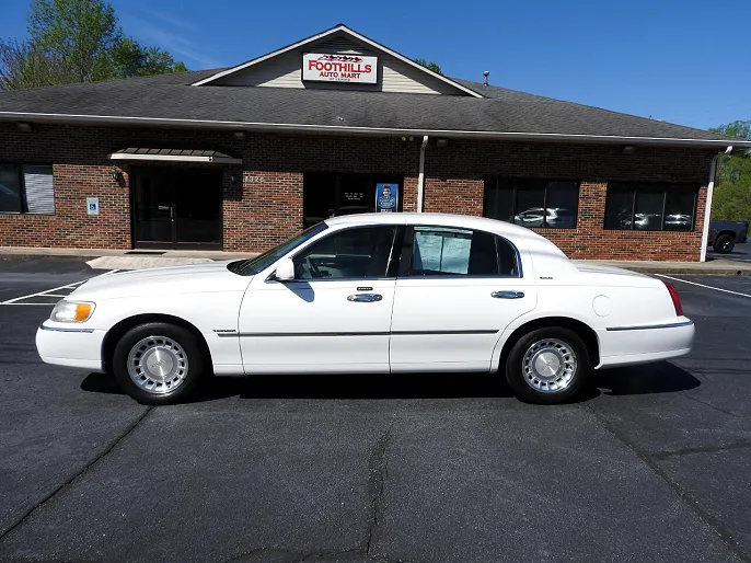 2002 Lincoln Town Car