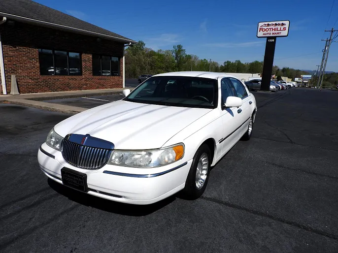 2002 Lincoln Town Car
