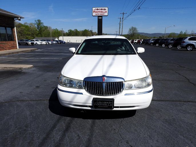 2002 Lincoln Town Car