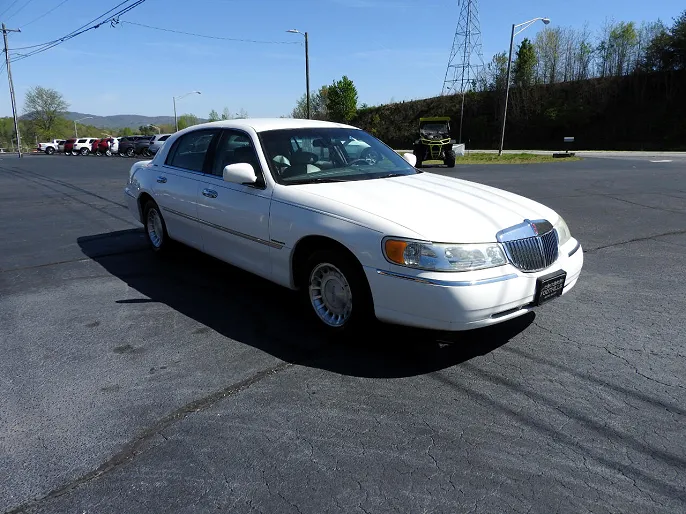 2002 Lincoln Town Car