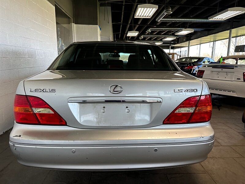 2001 Lexus LS 430 image 3