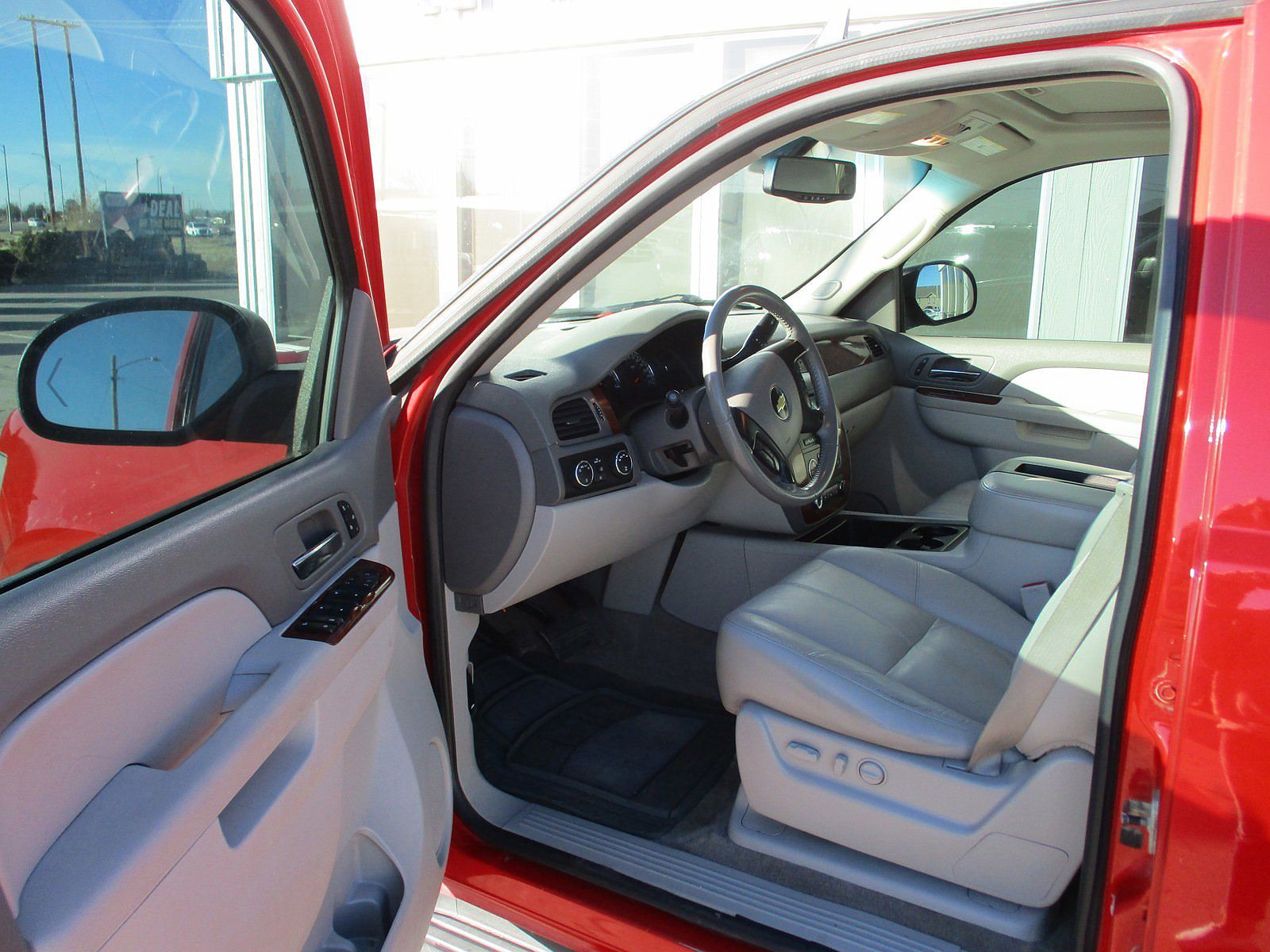 2010 Chevrolet Tahoe LT image 7