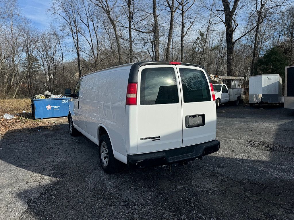 2013 Chevrolet Express 1500 image 2