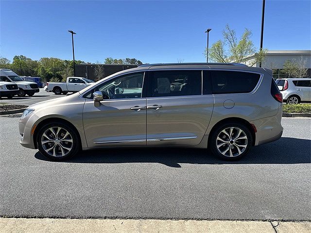 2017 Chrysler Pacifica Limited image 5