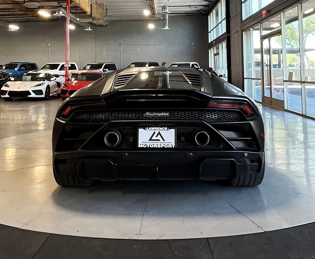 2022 Lamborghini Huracan EVO image 3