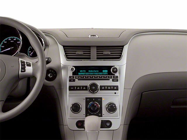 2010 Chevrolet Malibu LT image 16