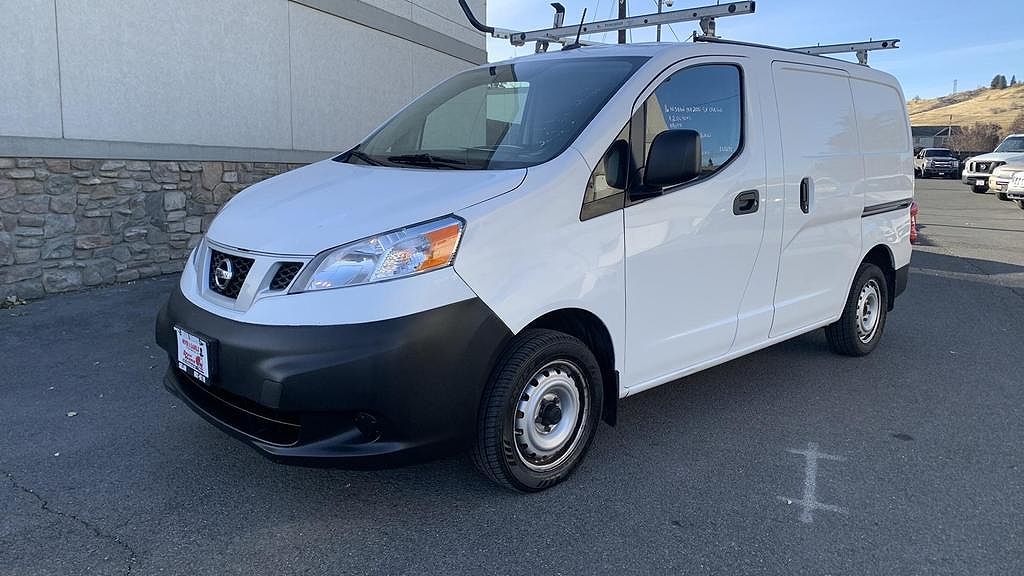 2016 Nissan NV200 SV image 0