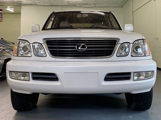 2001 Lexus LX 470 image 3