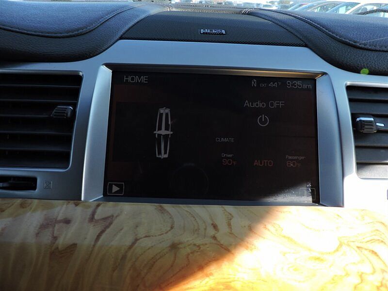 2011 Lincoln MKS null image 15