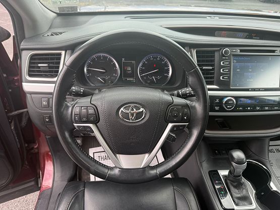 2017 Toyota Highlander XLE photo 2