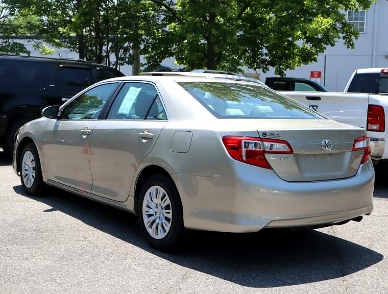 2014 Toyota Camry null image 3