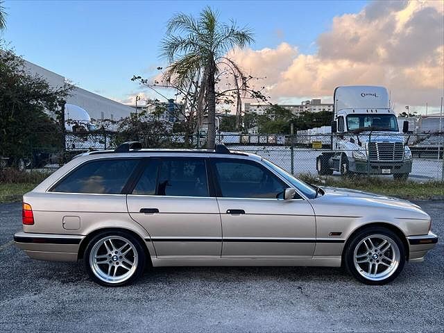 1995 BMW 5 Series 525i image 0