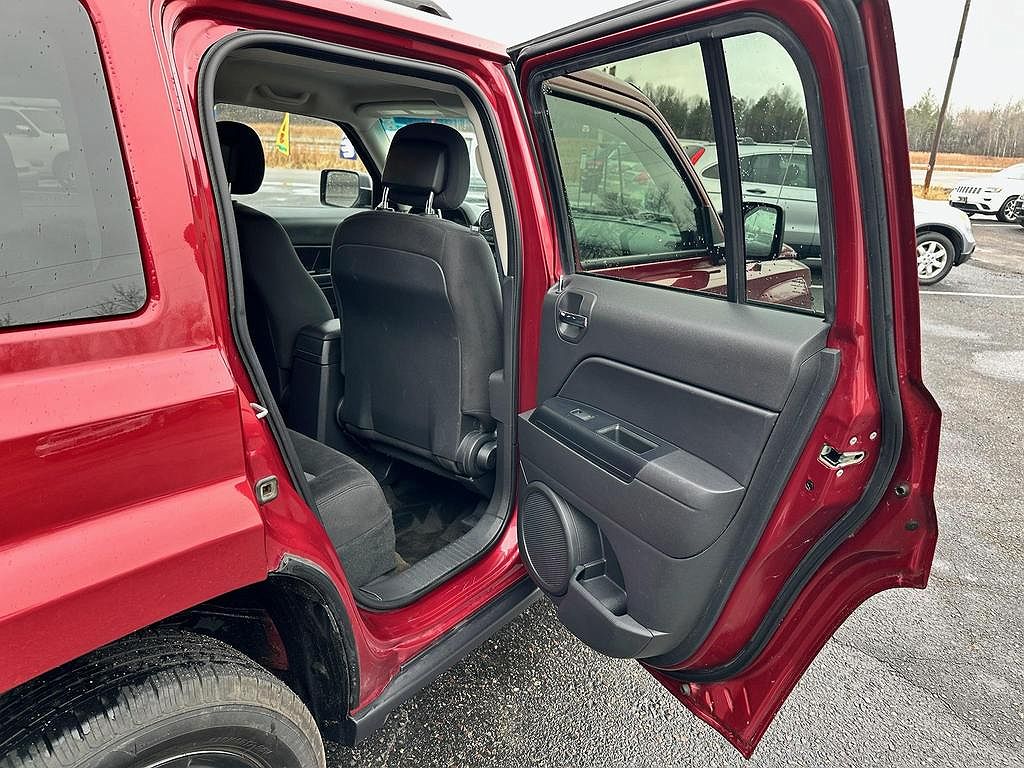 2017 Jeep Patriot Latitude image 16