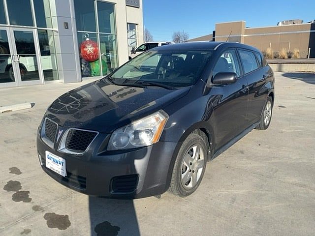 2010 Pontiac Vibe null image 0