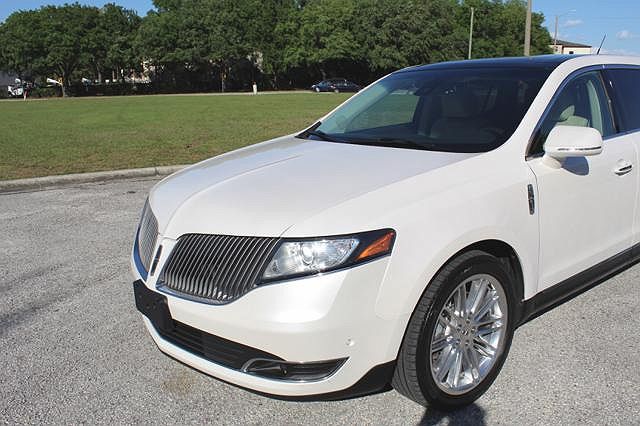 2015 Lincoln MKT null image 11