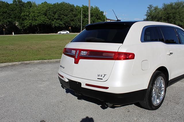 2015 Lincoln MKT null image 12